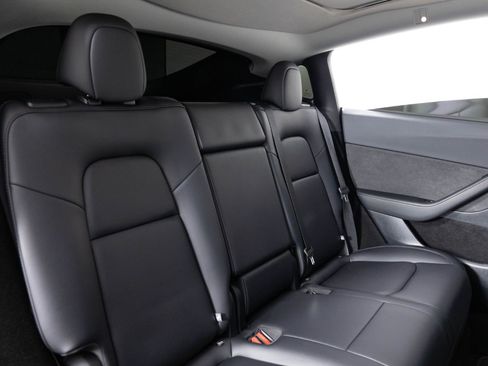 Used 2025 Tesla Model Y Long Range image 24