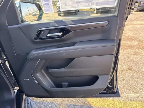 New 2026 Chevrolet Suburban Premier image 33