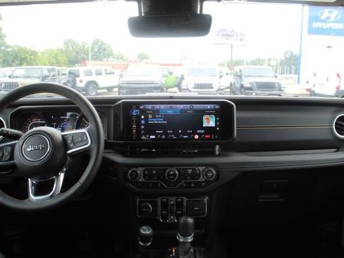 Used 2024 Jeep Wrangler Unlimited Sahara w/ Technology Group AWD/4WD image 13