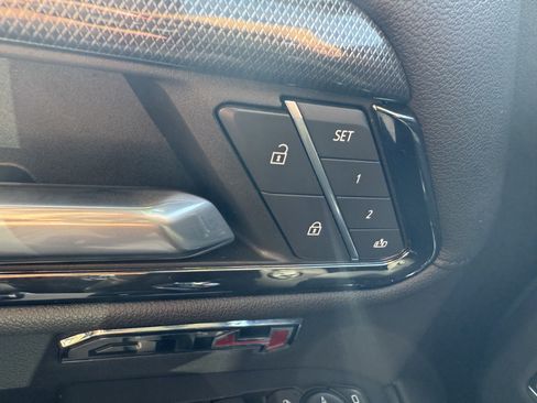 Used 2022 GMC Sierra 1500 AT4 w/ AT4 Premium Package AWD/4WD image 42