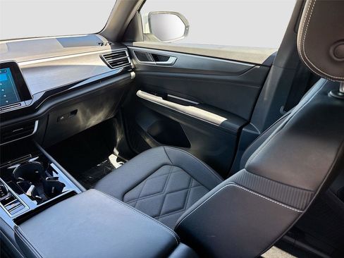 Used 2025 Volkswagen Atlas Cross Sport SE image 23