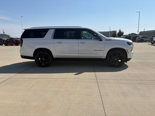 Used 2025 Chevrolet Suburban High Country AWD/4WD image 5