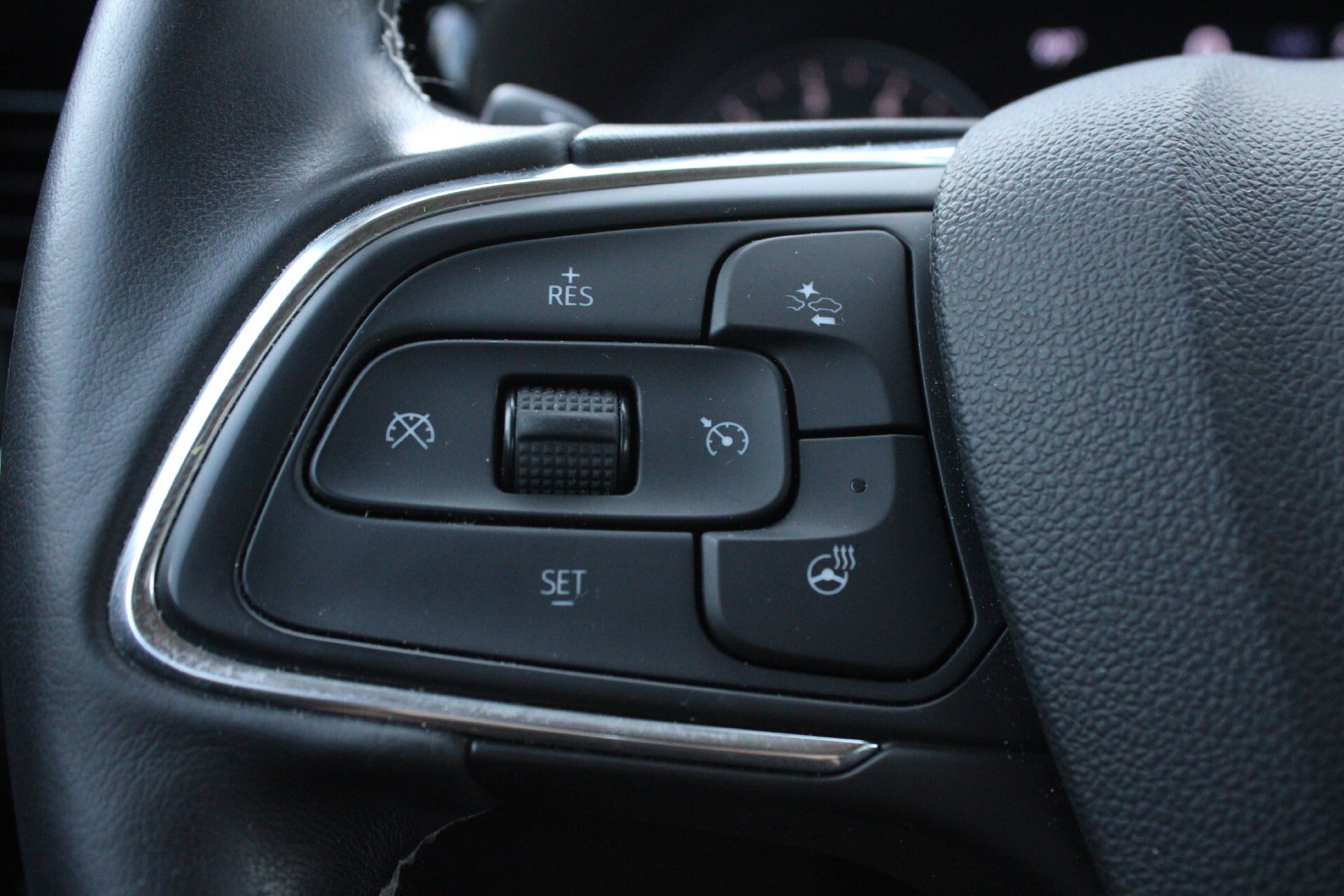 Used 2023 Buick Envision Essence FWD image 32