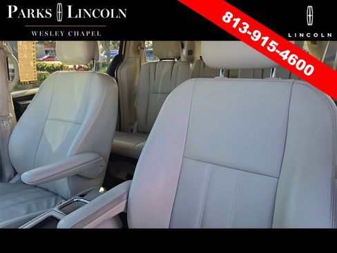 Used 2013 Chrysler Town & Country Touring image 21