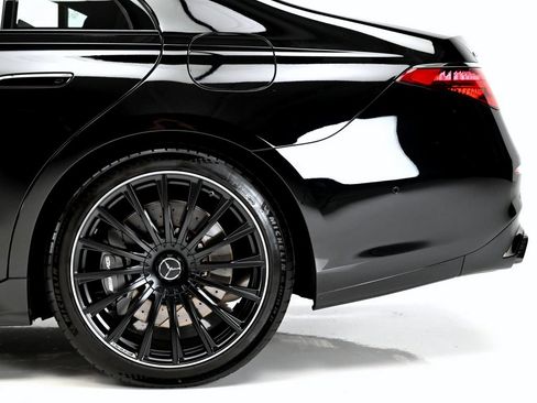 Used 2025 Mercedes-Benz S 63 AMG S w/ AMG Night Package image 32