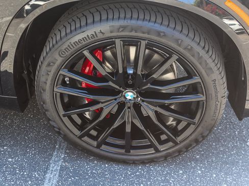 Used 2024 BMW X5 xDrive40i w/ M Sport Package AWD/4WD image 9