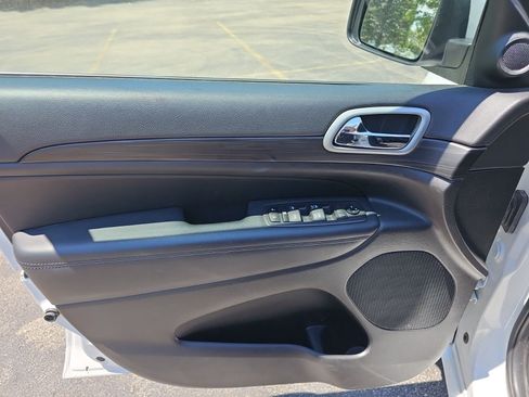 Used 2021 Jeep Grand Cherokee Laredo X AWD/4WD image 19