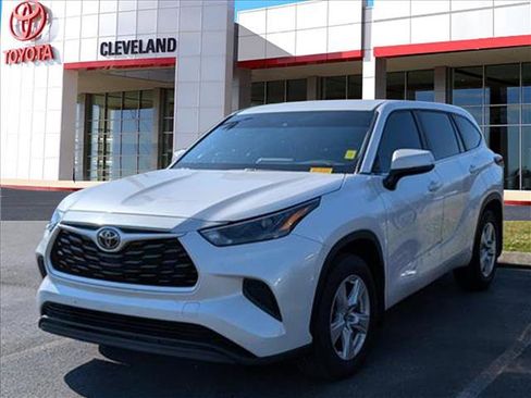 Used 2023 Toyota Highlander L image 4