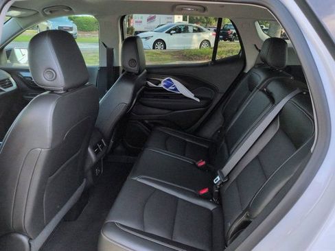Used 2024 GMC Terrain SLT w/ Tech Package FWD image 14