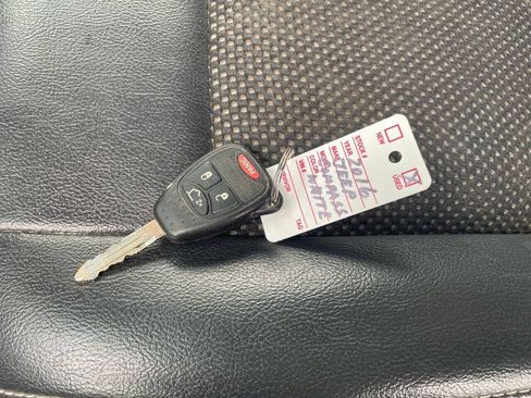 Used 2016 Jeep Compass Latitude FWD image 17