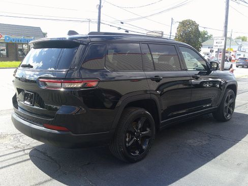 Used 2023 Jeep Grand Cherokee L Laredo AWD/4WD image 5