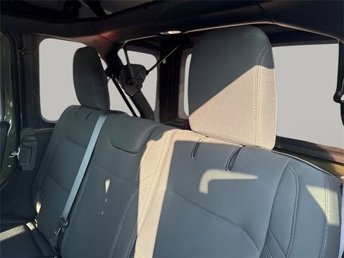 Used 2022 Jeep Wrangler Unlimited Sport w/ Technology Group image 20