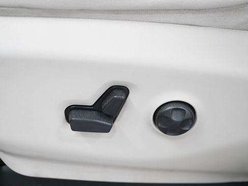 Used 2017 Chrysler Pacifica Touring-L FWD image 22