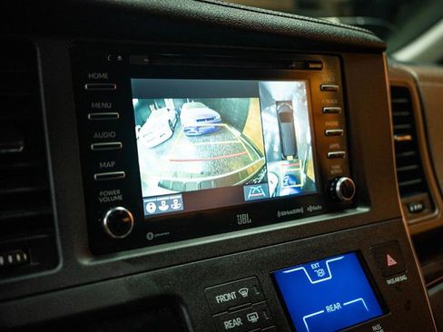 Used 2018 Toyota Sienna XLE Premium AWD/4WD image 21