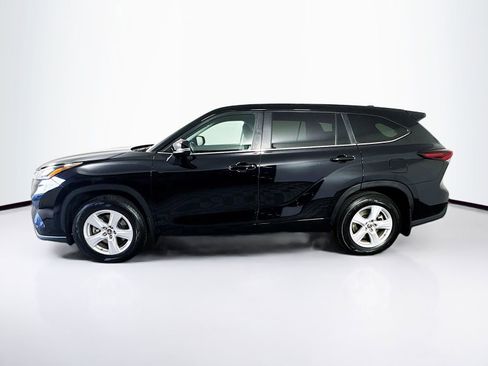 Certified 2024 Toyota Highlander LE AWD/4WD image 4
