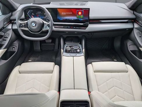 Used 2025 BMW 530i w/ Premium Package RWD image 18
