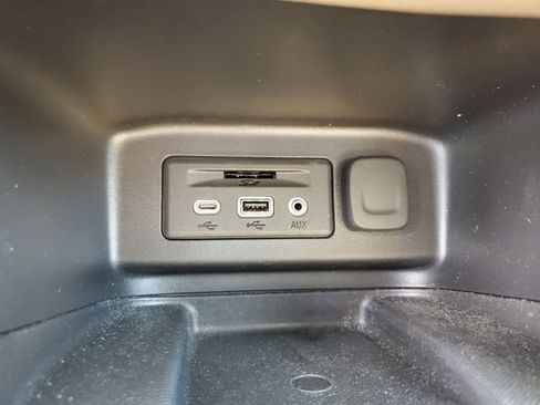 Used 2024 Chevrolet Equinox Premier AWD/4WD image 28