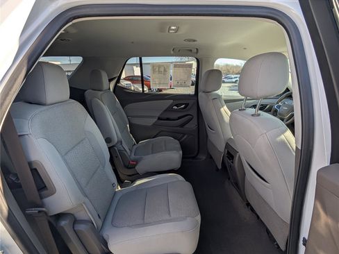 Used 2021 Chevrolet Traverse LT image 11