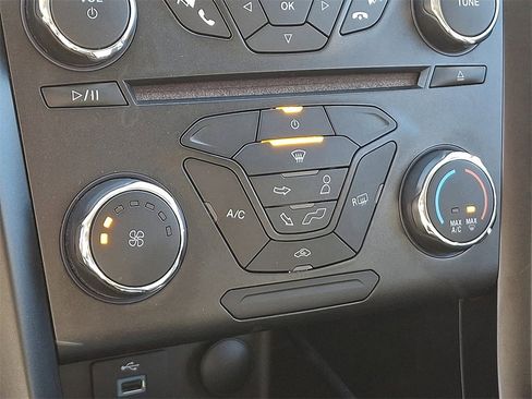 Certified 2018 Ford Fusion SE w/ Equipment Group 201A image 16