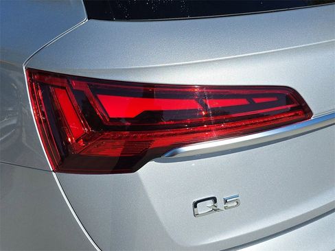 Certified 2025 Audi Q5 2.0T Premium Plus image 34
