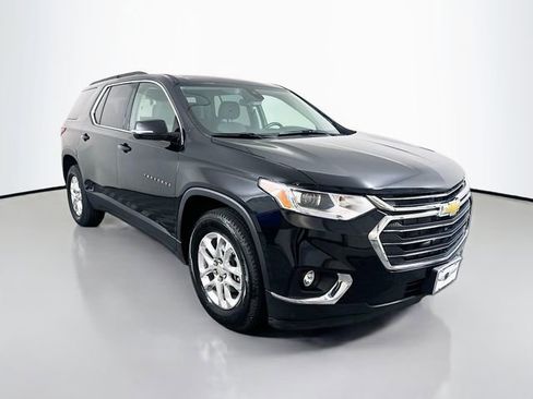 Used 2020 Chevrolet Traverse LT w/ Driver Confidence II Package AWD/4WD image 3