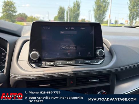 Used 2025 Nissan Rogue SV AWD/4WD image 12
