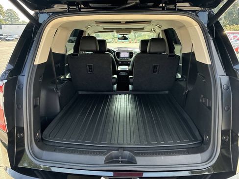 Certified 2022 GMC Acadia Denali w/ Black Diamond Edition AWD/4WD image 11