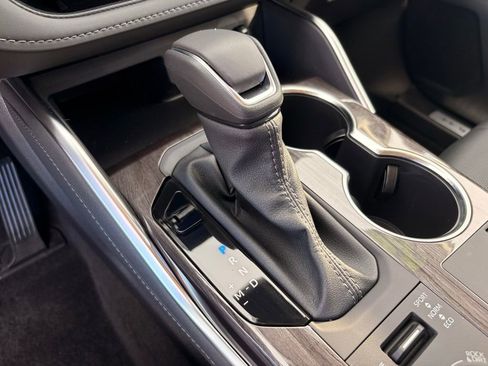 Used 2026 Toyota Highlander Limited image 18