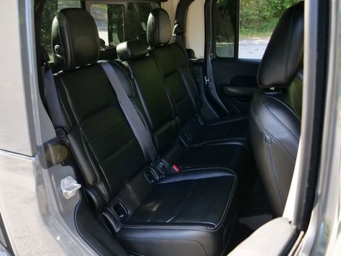 Used 2020 Jeep Gladiator Overland image 34