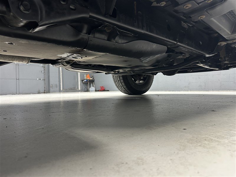 Used 2018 Jeep Wrangler Sahara w/ Connectivity Group AWD/4WD image 18