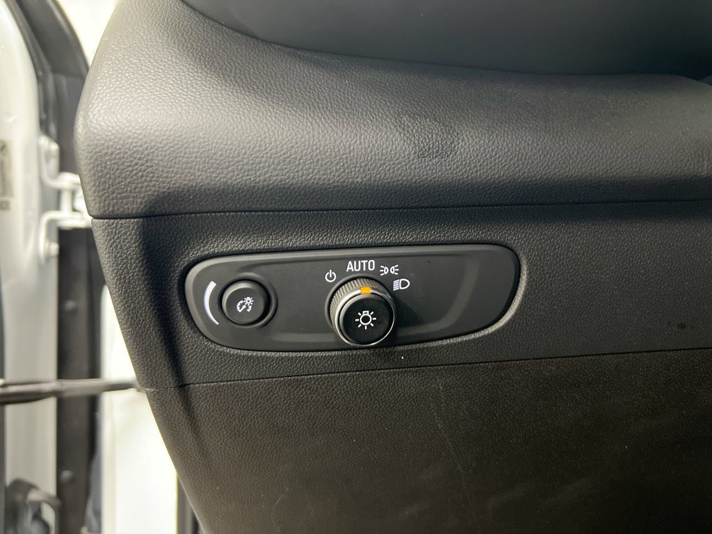 Used 2022 Buick Envision Preferred FWD image 18