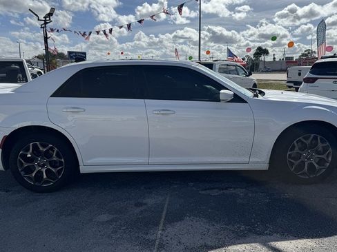 Used 2018 Chrysler 300 S w/ 300S Premium Group image 5