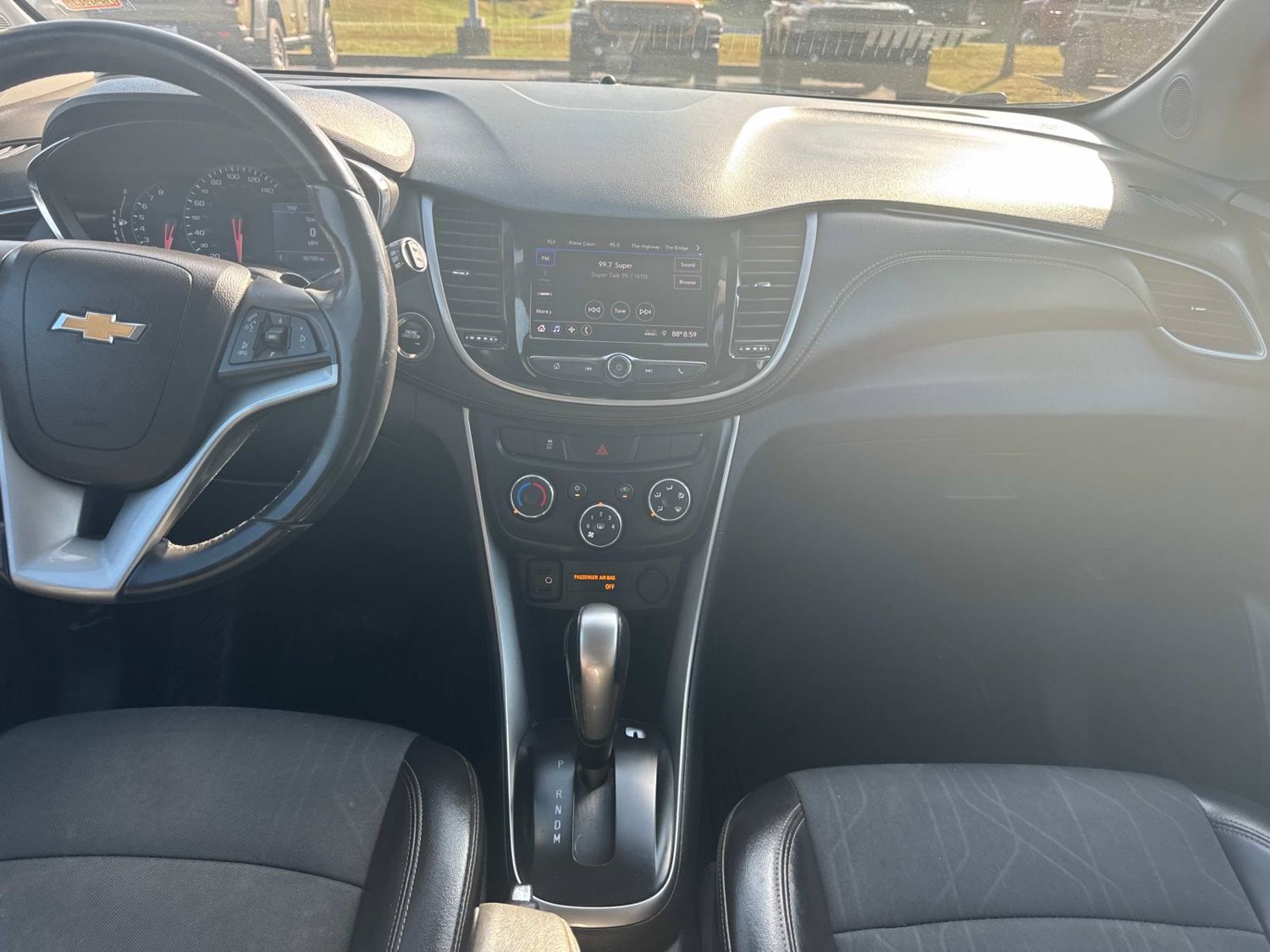 Used 2020 Chevrolet Trax LT w/ LT Convenience Package FWD image 22