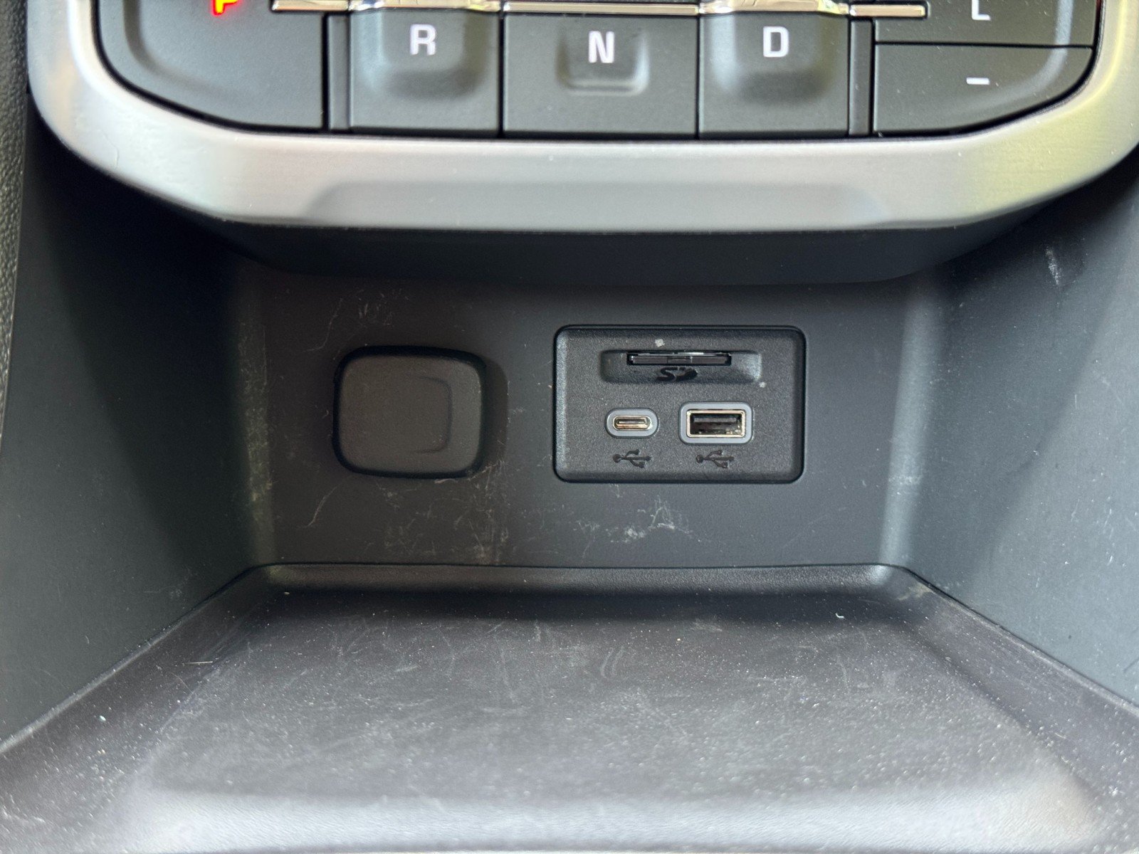 Used 2023 GMC Acadia SLT FWD image 25