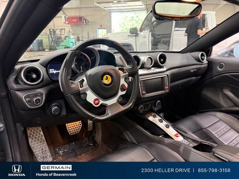 Used 2017 Ferrari California T RWD image 15