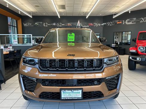 New 2026 Jeep Grand Cherokee Limited AWD/4WD image 3