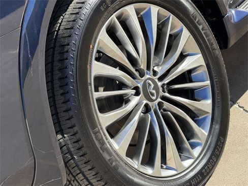 Used 2018 INFINITI QX80 4WD w/ Deluxe Technology Package image 9