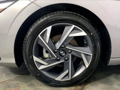 Used 2025 Hyundai Elantra Limited FWD image 9
