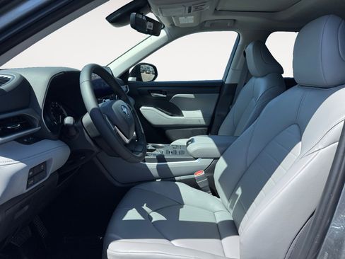 New 2026 Toyota Highlander XLE AWD/4WD image 12