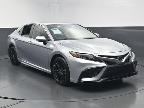 Used 2023 Toyota Camry SE w/ Convenience Package FWD image 3
