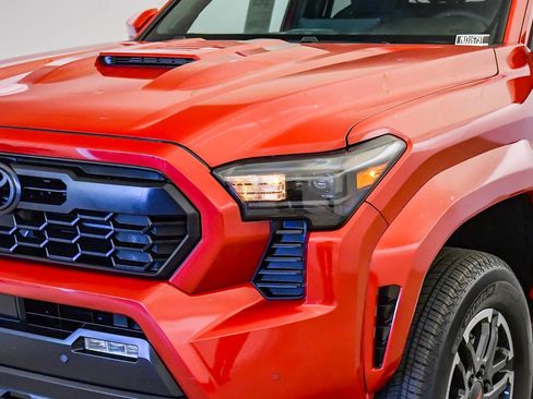 Used 2024 Toyota Tacoma TRD Sport w/ TRD Sport Upgrade Package image 9