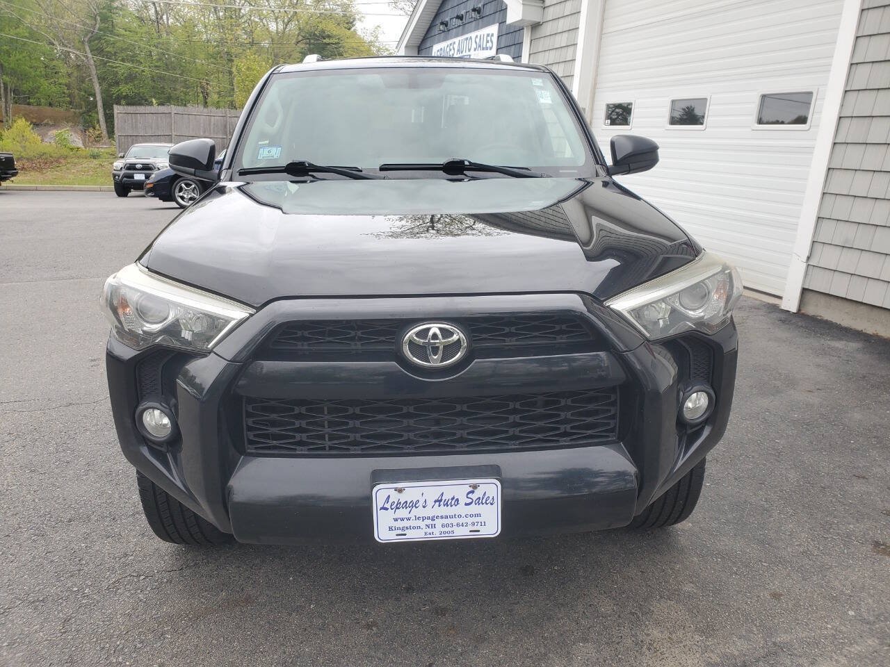 Used 2016 Toyota 4Runner SR5 AWD/4WD image 3
