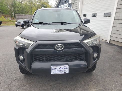 Used 2016 Toyota 4Runner SR5 AWD/4WD image 3