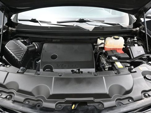 Used 2023 Chevrolet Traverse Premier w/ Redline Edition image 12