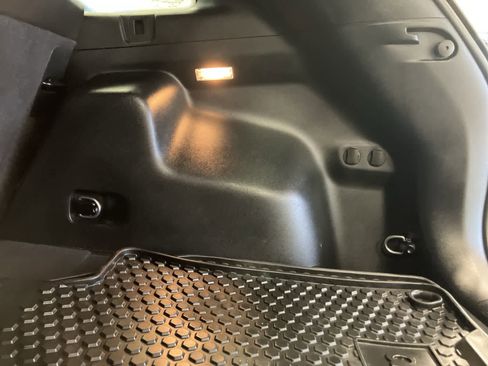 Used 2020 Jeep Cherokee Latitude Plus w/ Cold Weather Group image 28