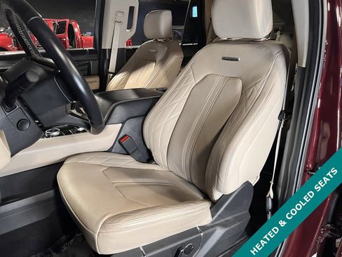 Used 2023 Ford Expedition Platinum image 3