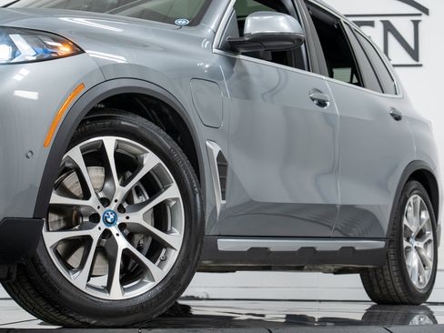 Used 2025 BMW X5 xDrive50e w/ Executive Package image 27