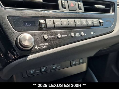 Used 2025 Lexus ES 300h w/ Premium Package FWD image 24