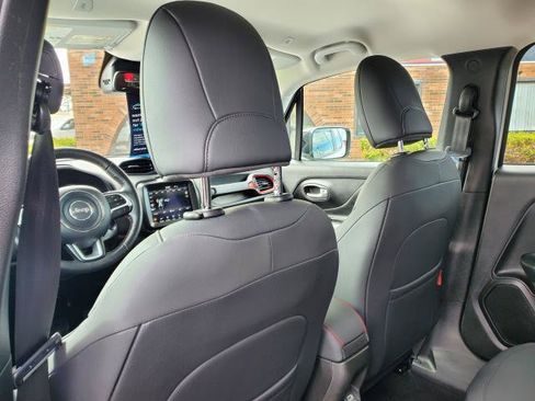 Used 2023 Jeep Renegade Trailhawk w/ Trailhawk Elite Group AWD/4WD image 27