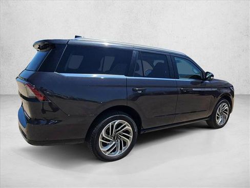Used 2025 Lincoln Navigator Reserve AWD/4WD image 8